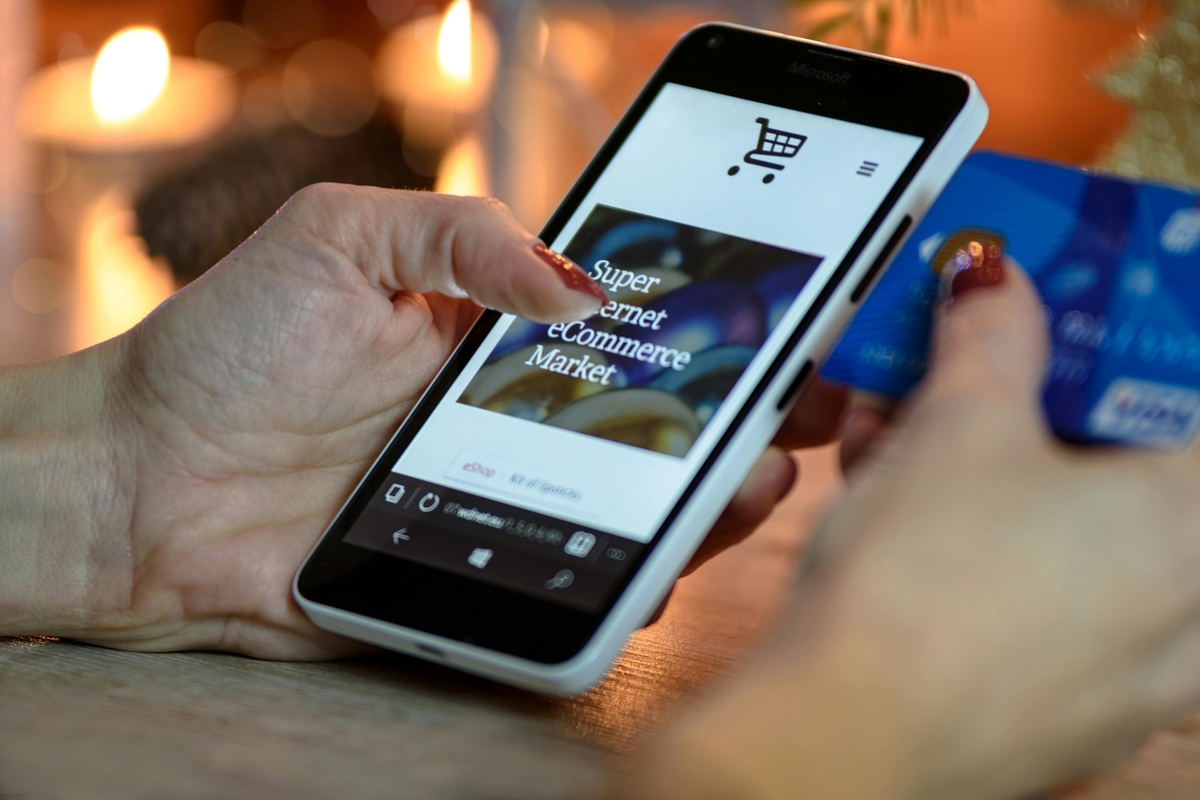 How AI Reverse Image Search Helps eCommerce Sellers