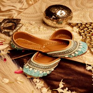 Experience True Craftsmanship in Handcrafted Gulbhahar Juttis