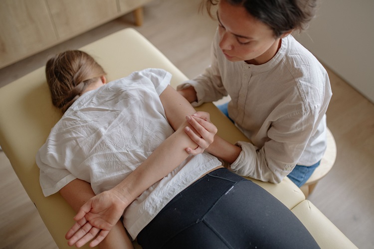 Supporting Women’s Health Goals With Chiropractic Treatments